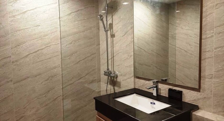 For rent 3 bedrooms condo in Khlong Toei, Bangkok