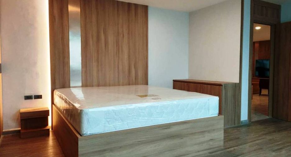 For rent 3 bedrooms condo in Khlong Toei, Bangkok