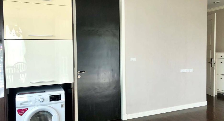 For sale 2 bedrooms condo in Huai Khwang, Bangkok