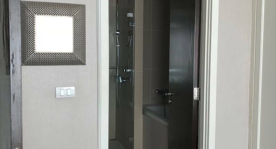 For sale 2 bedrooms condo in Huai Khwang, Bangkok