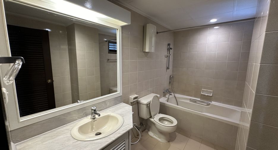 Wohnung zur Miete mit 3 Zimmer in Watthana, Bangkok
