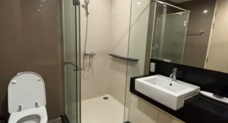 Condo en alquiler de 2 habitaciones en Khlong Toei, Bangkok