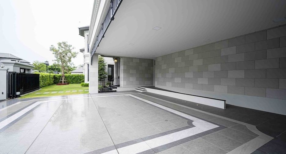 For rent 4 bedrooms house in Bang Kapi, Bangkok