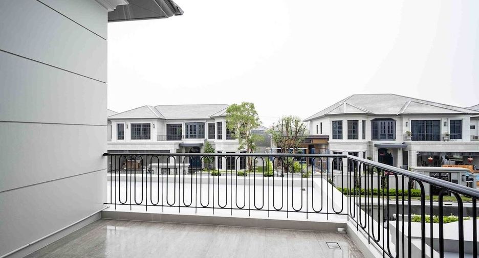 For rent 4 bedrooms house in Bang Kapi, Bangkok