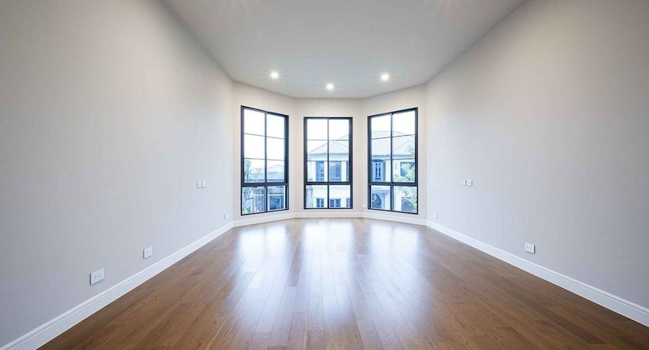 For rent 4 bedrooms house in Bang Kapi, Bangkok