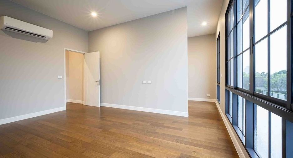 For rent 4 bedrooms house in Bang Kapi, Bangkok