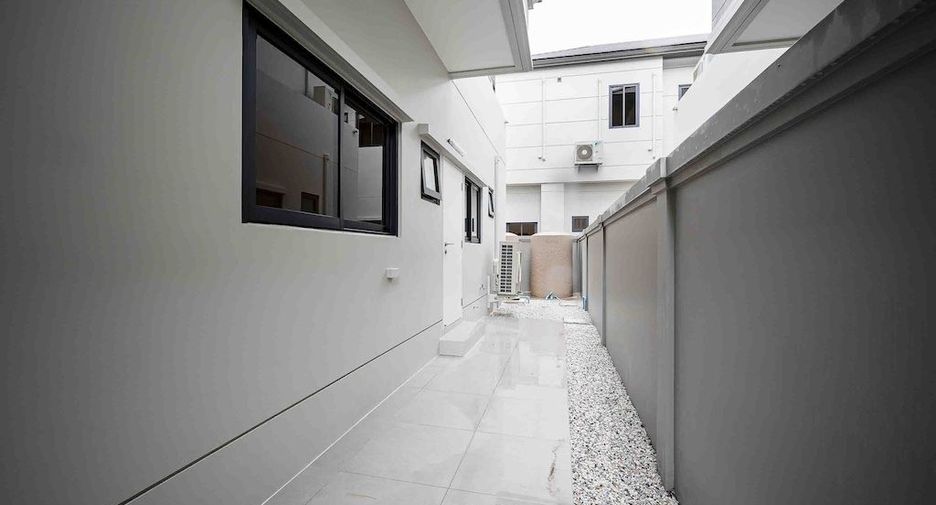 For rent 4 bedrooms house in Bang Kapi, Bangkok
