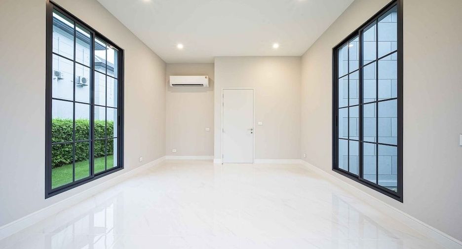For rent 4 bedrooms house in Bang Kapi, Bangkok