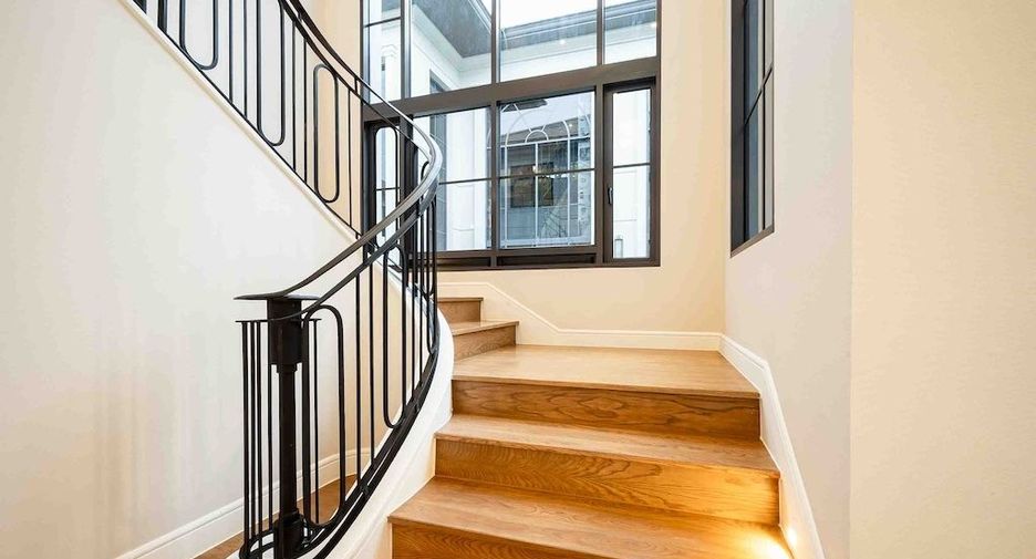 For rent 4 bedrooms house in Bang Kapi, Bangkok