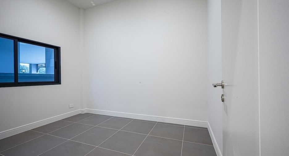 For rent 4 bedrooms house in Bang Kapi, Bangkok