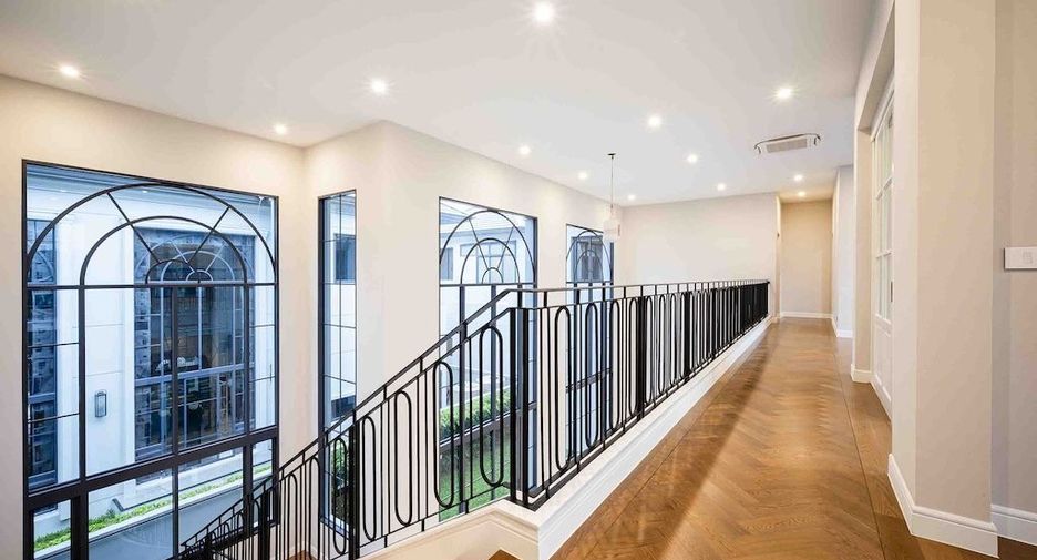 For rent 4 bedrooms house in Bang Kapi, Bangkok