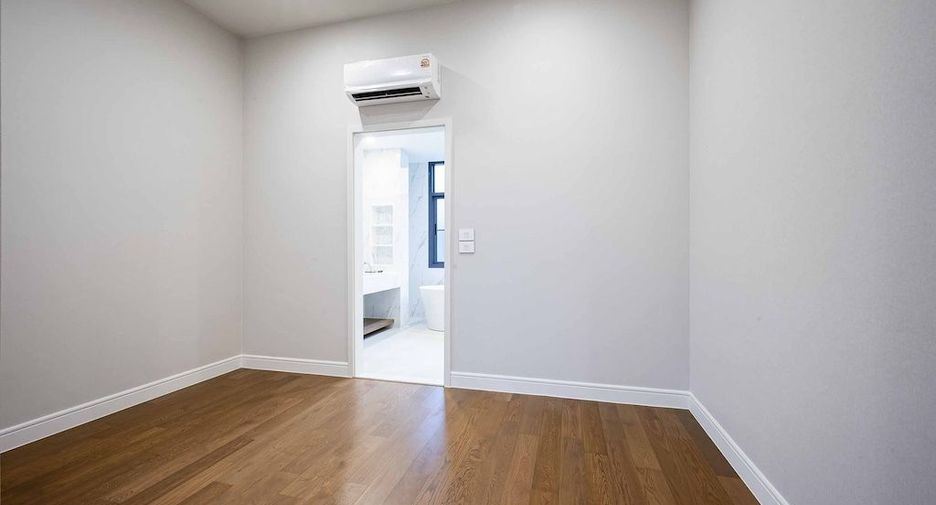 For rent 4 bedrooms house in Bang Kapi, Bangkok