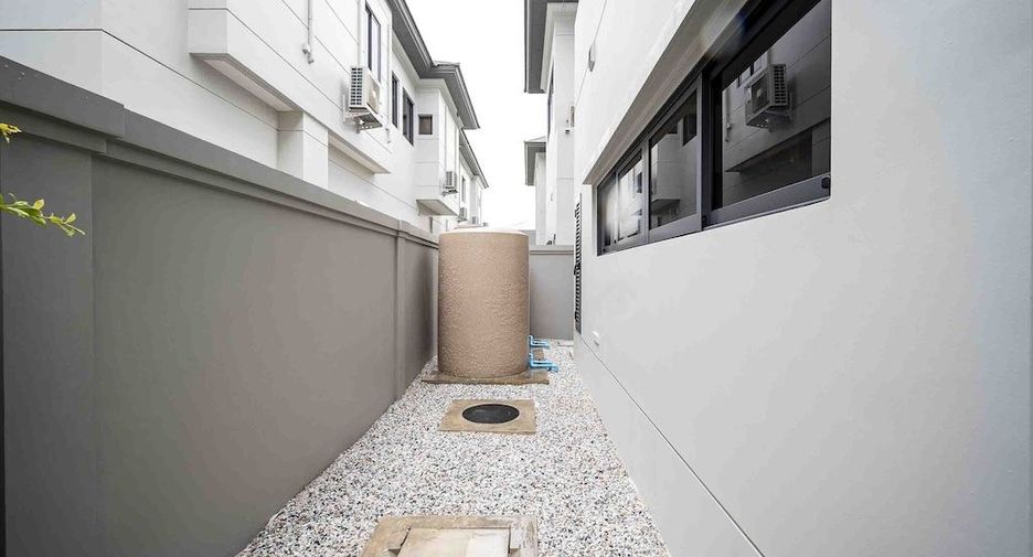 For rent 4 bedrooms house in Bang Kapi, Bangkok