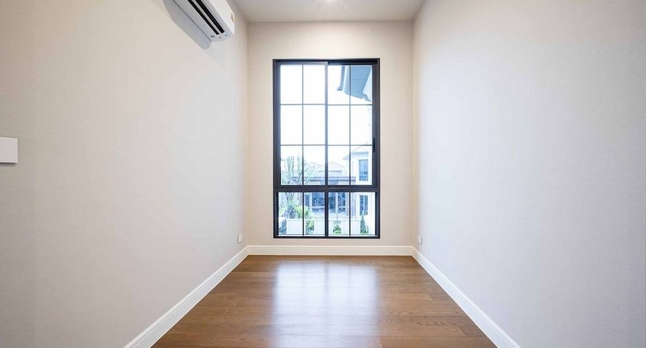 For rent 4 bedrooms house in Bang Kapi, Bangkok