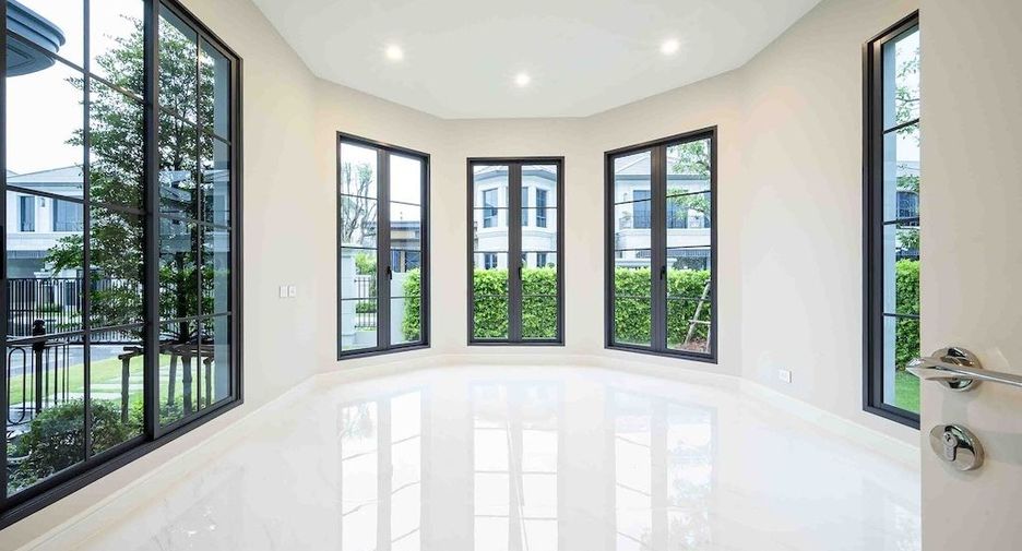 For rent 4 bedrooms house in Bang Kapi, Bangkok