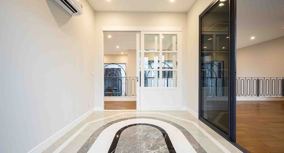 For rent 4 bedrooms house in Bang Kapi, Bangkok