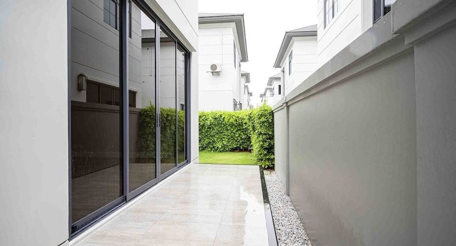 For rent 4 bedrooms house in Bang Kapi, Bangkok