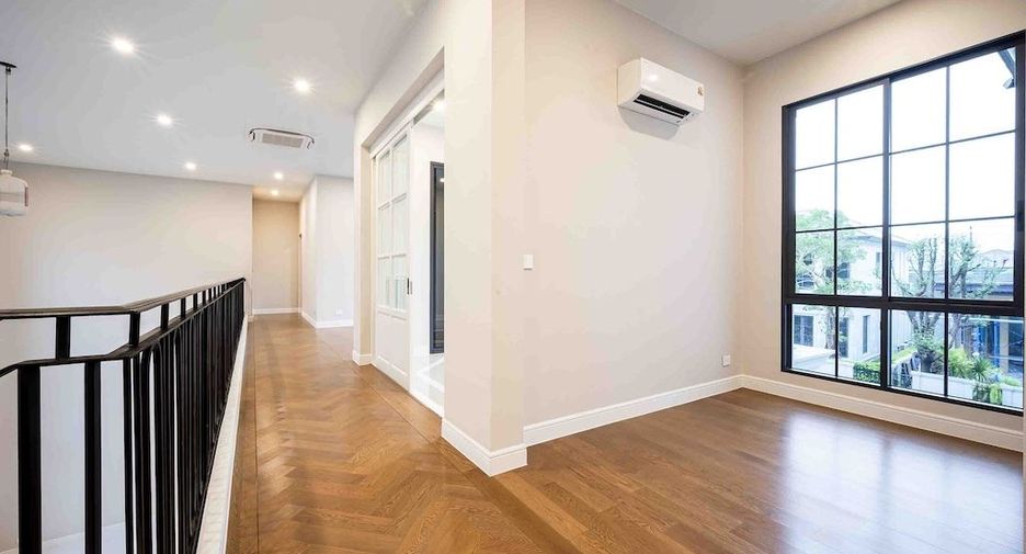 For rent 4 bedrooms house in Bang Kapi, Bangkok
