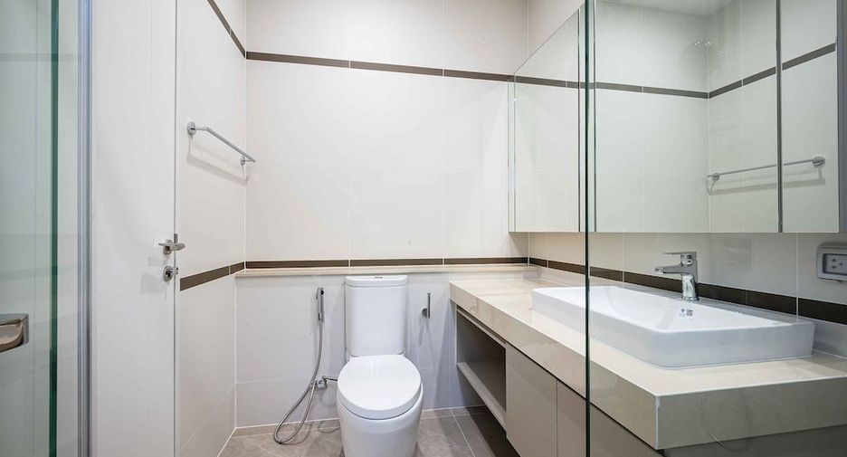 For rent 4 bedrooms house in Bang Kapi, Bangkok