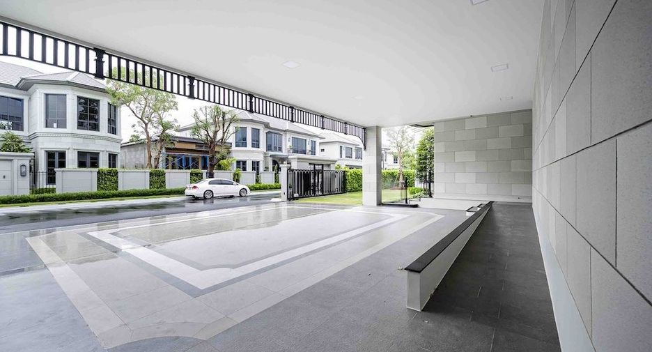 For rent 4 bedrooms house in Bang Kapi, Bangkok