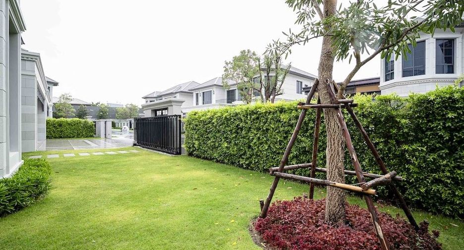 For rent 4 bedrooms house in Bang Kapi, Bangkok