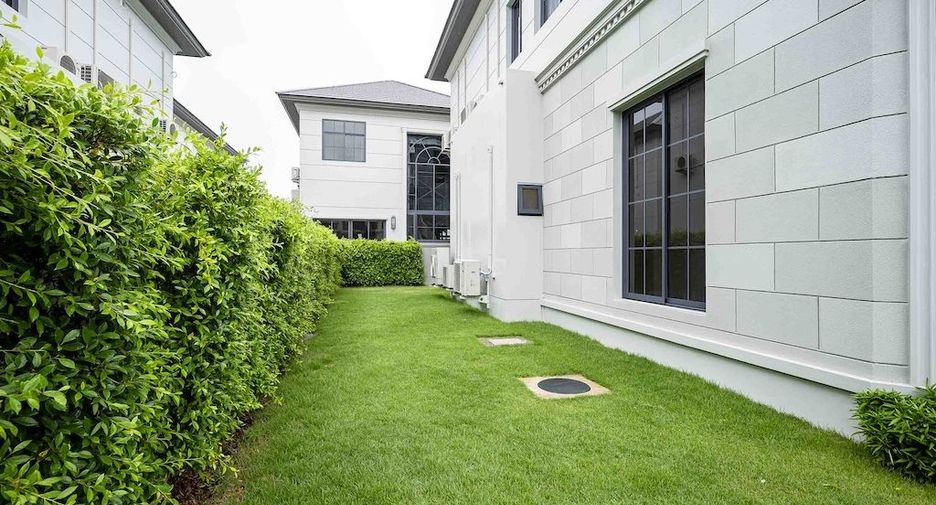 For rent 4 bedrooms house in Bang Kapi, Bangkok