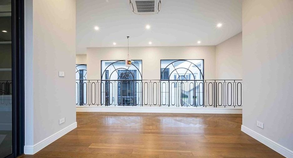 For rent 4 bedrooms house in Bang Kapi, Bangkok