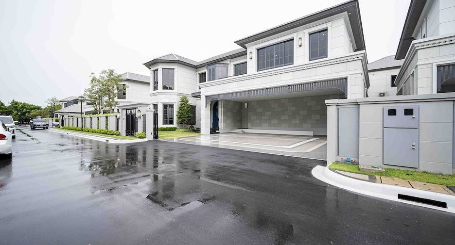 For rent 4 bedrooms house in Bang Kapi, Bangkok