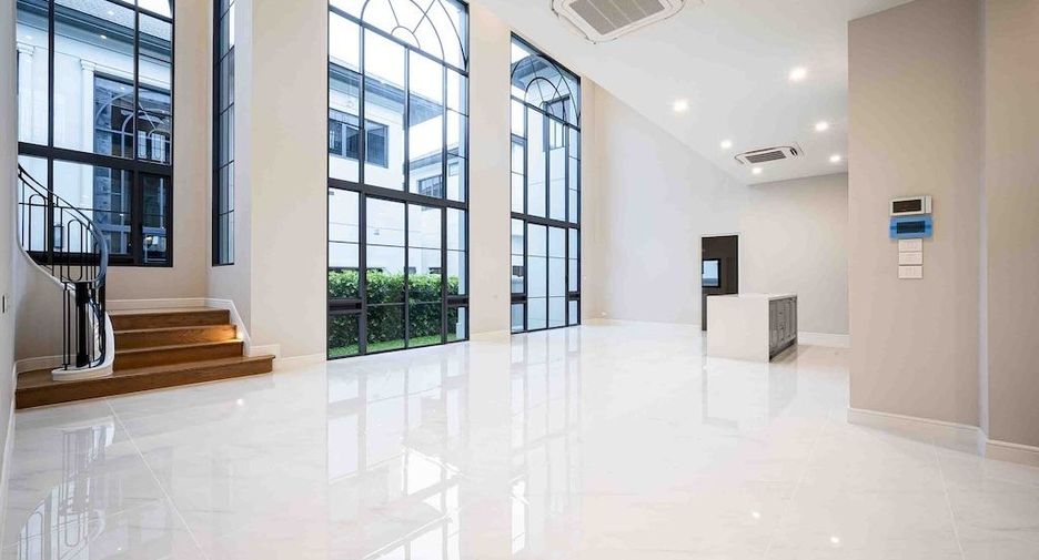 For rent 4 bedrooms house in Bang Kapi, Bangkok