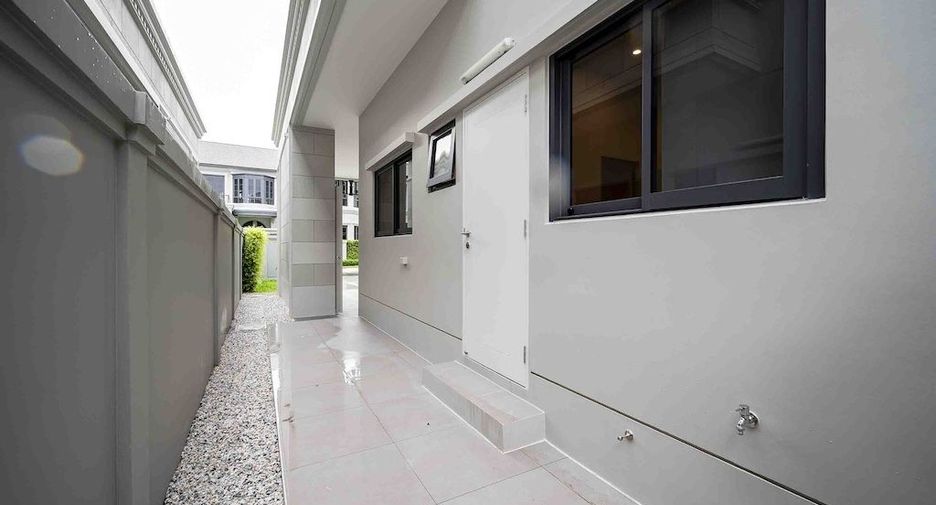 For rent 4 bedrooms house in Bang Kapi, Bangkok