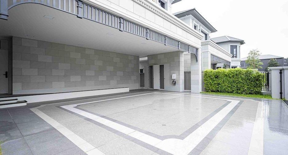 For rent 4 bedrooms house in Bang Kapi, Bangkok