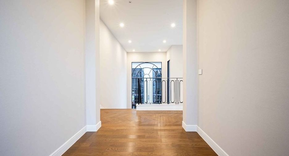 For rent 4 bedrooms house in Bang Kapi, Bangkok