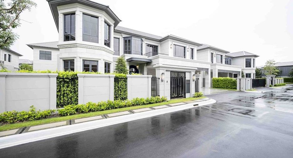 For rent 4 bedrooms house in Bang Kapi, Bangkok