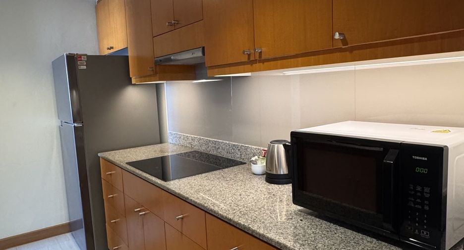 For rent 2 bedrooms condo in Yan Nawa, Bangkok