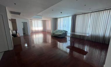 For rent 3 bedrooms condo in Khlong Toei, Bangkok