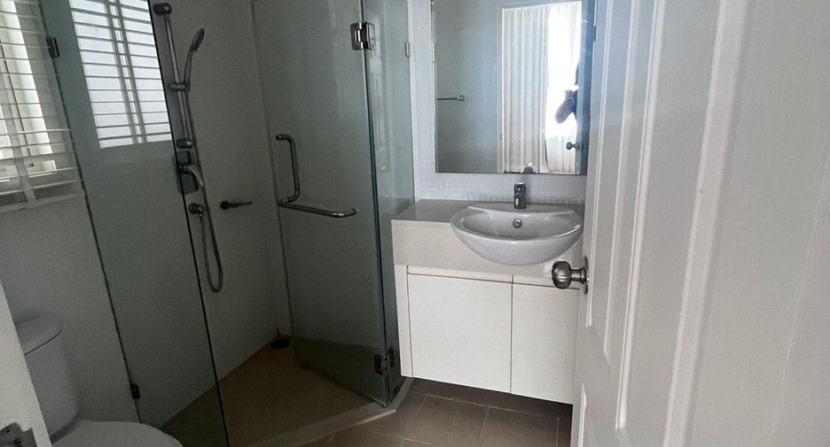 For rent 3 bedrooms condo in Khlong Toei, Bangkok