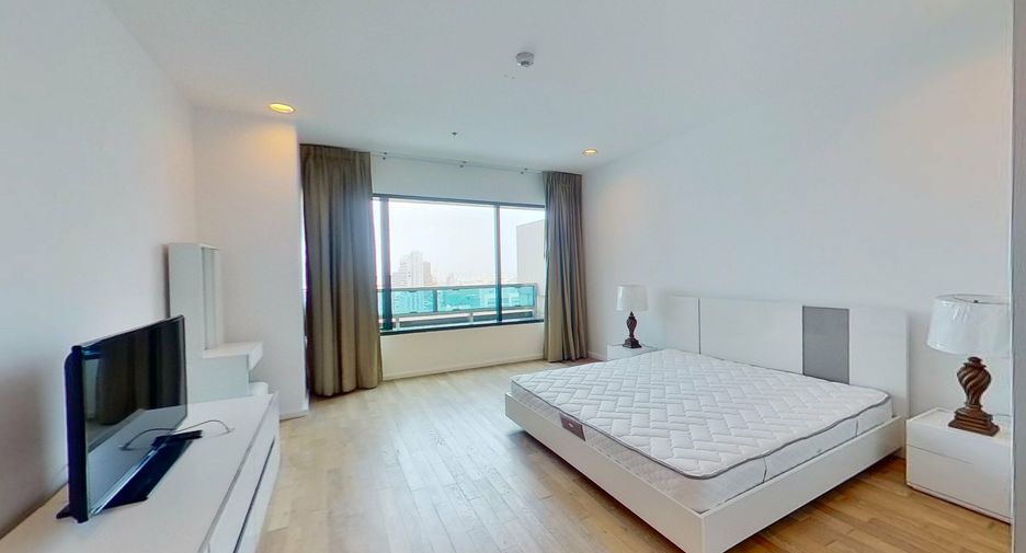 For rent 2 bedrooms condo in Pathum Wan, Bangkok