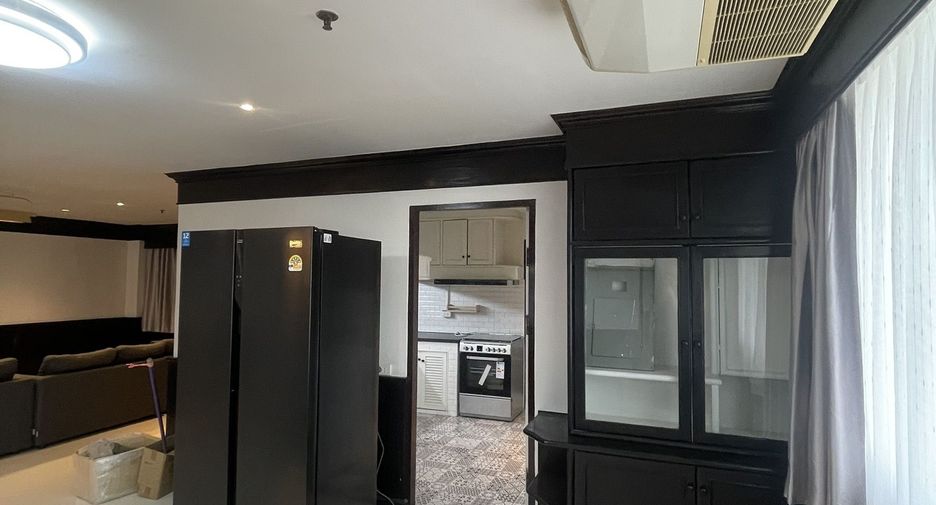 For rent 3 bedrooms condo in Watthana, Bangkok