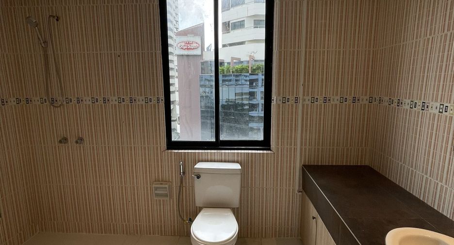 For rent 3 bedrooms condo in Watthana, Bangkok