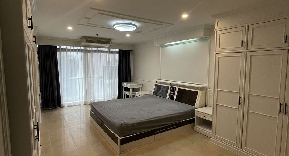For rent 3 bedrooms condo in Watthana, Bangkok