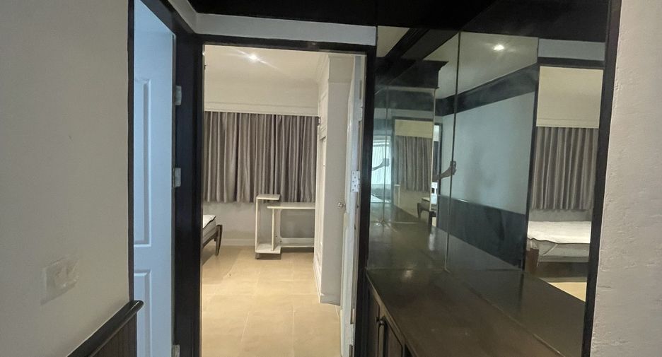 For rent 3 bedrooms condo in Watthana, Bangkok