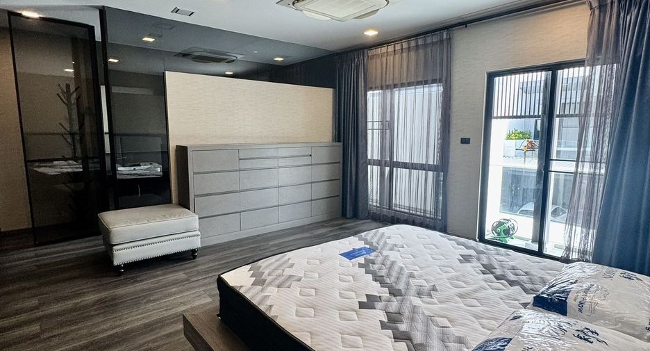 Casa en alquiler de 4 habitaciones en Bang Phli, Samut Prakan