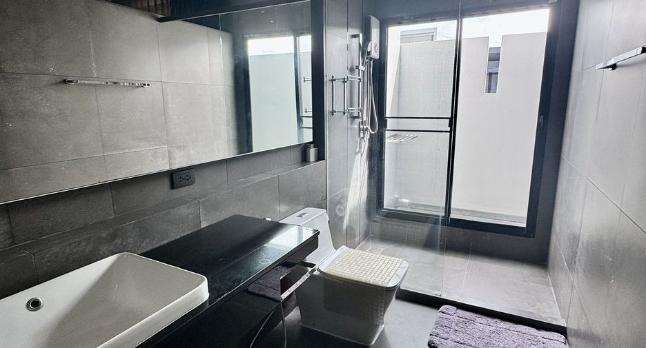 Casa en alquiler de 4 habitaciones en Bang Phli, Samut Prakan