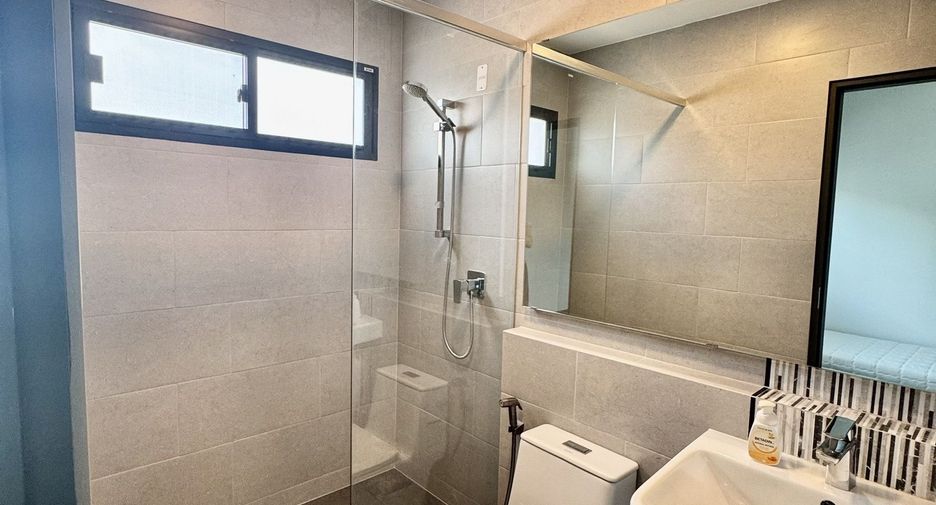 Casa en alquiler de 4 habitaciones en Bang Phli, Samut Prakan