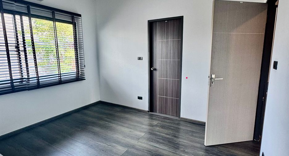 Casa en alquiler de 4 habitaciones en Bang Phli, Samut Prakan