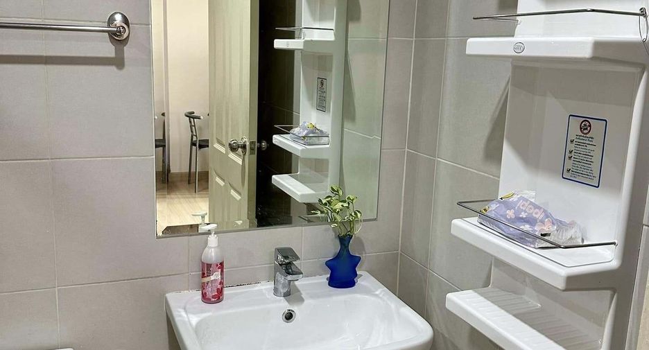 À louer 1 chambre condo à Huai Khwang, Bangkok