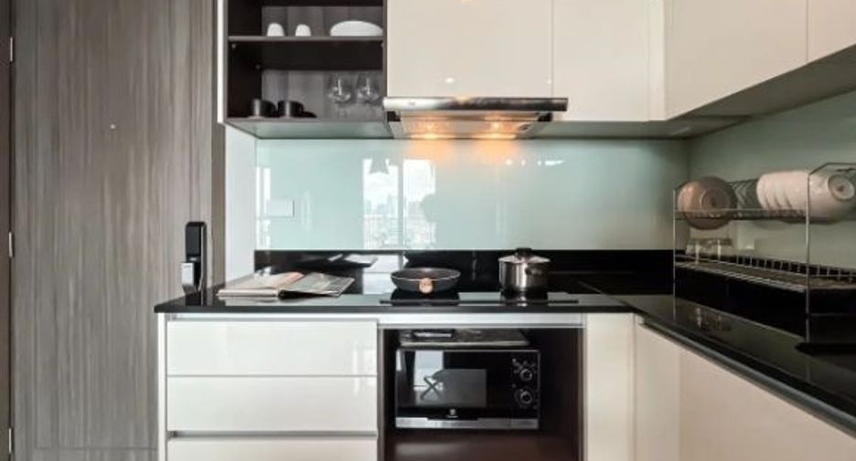 For rent 2 bedrooms condo in Huai Khwang, Bangkok