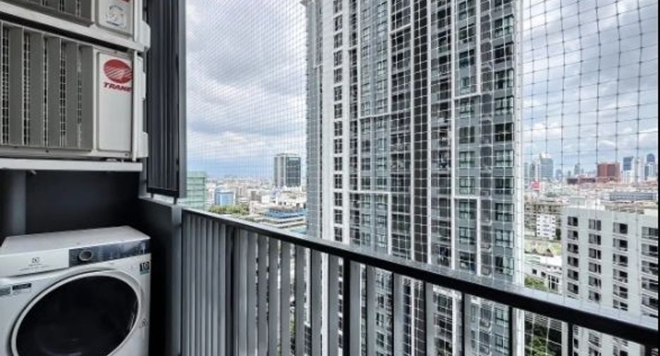 For rent 2 bedrooms condo in Huai Khwang, Bangkok