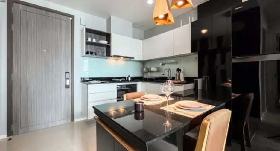 For rent 2 bedrooms condo in Huai Khwang, Bangkok