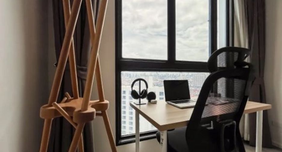 For rent 2 bedrooms condo in Huai Khwang, Bangkok